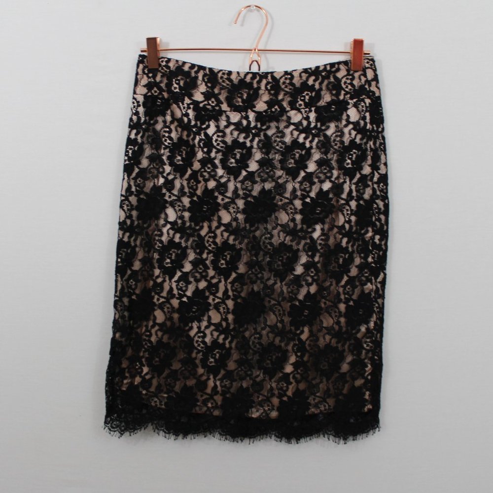 💥⬇️$40 Banana Republic Pencil Black & Nude Lace Skirt